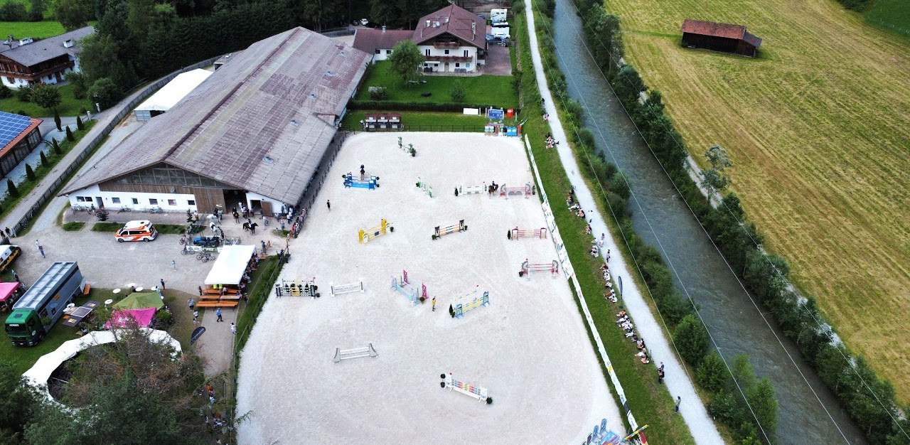 Luftaufnahme der Reitanlage Wiesenhof