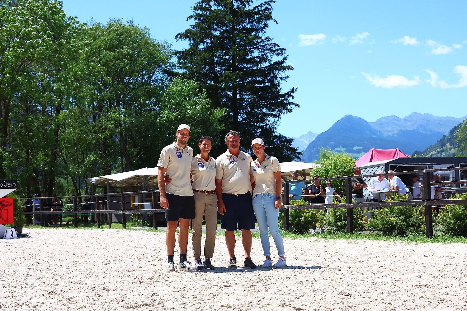 Team del maneggio Wiesenhof sul campo di torneo